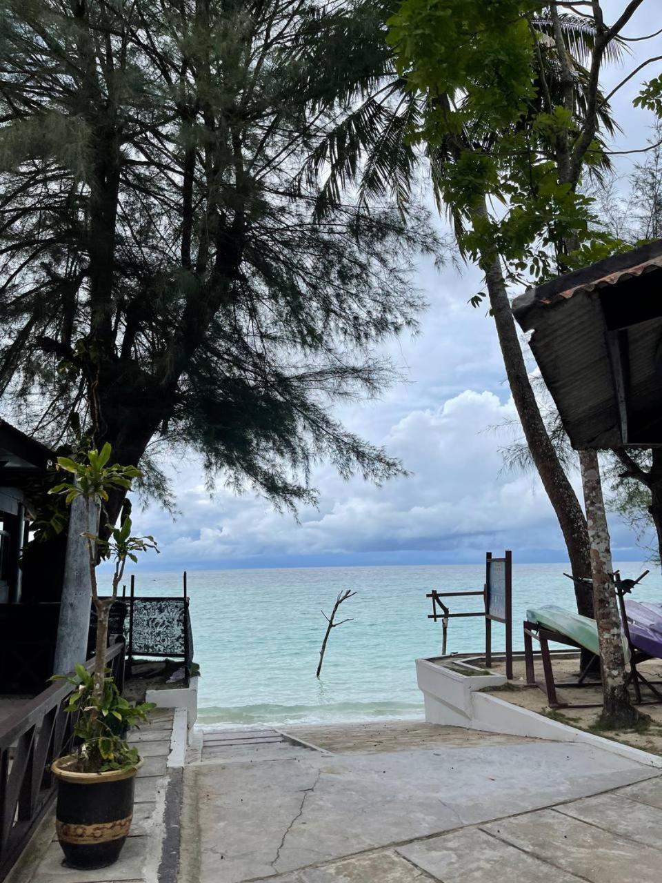 Beach Resort - Arwana Perhentian X Bluestar Kampung Kuala Besut ภายนอก รูปภาพ
